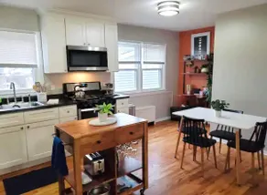 Modern clean 2Bd1ba* ParkFree* 1G wifi *Desk*King* - Image 3