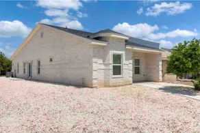 Luxury townhome, movie room & private garage - Image 3