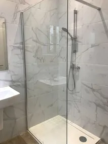 City Centre 2 Bed 2 Bath Aptm - Image 4