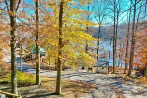 Cozy 2 bedroom home sitting across from the beautiful Lake Malone. Easily sleeps 6 and less then a mile from Shady Cliff Restaurant and Marina. - Image 2