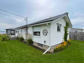 Quaint and cozy waterfront cottage - Image 3