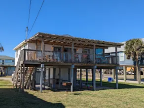 Charming recently updated beach house with ocean views - Image 5