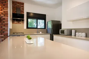 NY Loft Style: Sea Views & Fiber WiFi - Image 5
