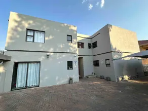 Spacious Queen Open-Plan Unit (Ground Floor) - Image 2