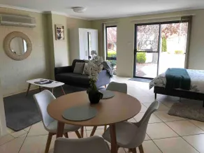 Stylish, modern studio with it all - Image 3