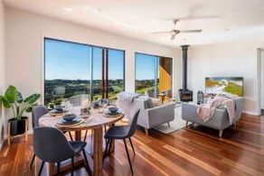 Luxury 2 Bedroom Cabins - Best views in Maleny - Image 5