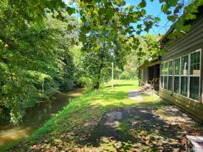 7. gorgeous creekfront lodge - Image 2