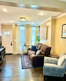 Affordable Furnished LuxuryTownhouse near Stadiums In Baltimore Pig Town. - Image 3