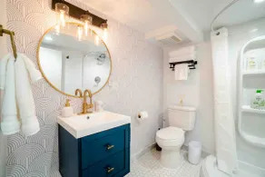 Trendy suite in cozy craftsman house! - Image 3