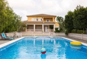 Large Luxury  Villa , with Large Gardens , pool ,gym and tennis court. - Image 2