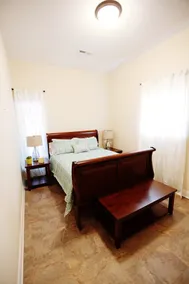 In the HEART of Knoxville! 3BR/2BA - Sleeps 10 - Image 3