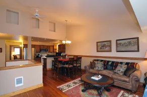 Relaxing and Refreshing Hailey Townhouse - Image 3