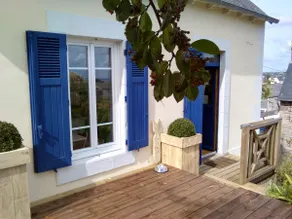 Sea view, with your feet in the grass - Image 3
