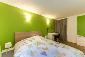 ⛲ Downtown 🛌 3 Bedrooms 🚘 Garage 🎨 The Pantone - Image 5