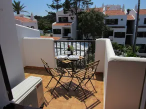 One-bedroom apartment with a sea view - Image 2