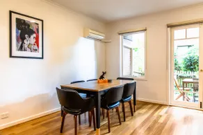 Luxury spacious 2 Bedroom Fitzroy Apartment - Image 3