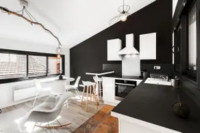 Cozy 2-room apartment, quiet city center + patio - Image 4