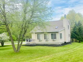 Cozy Canadian Lakes Cottage - Image 3