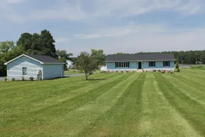Newly Renovated Modern 3 bed 2 bath Water Front - Image 2