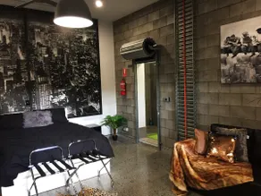 Industrial NYC Style Luxury Studio Aprmt A/C - Image 4