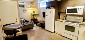 Cozy Lower Level Suite - Country Hills NW - Image 2