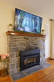 Stone House on Main - Image 5