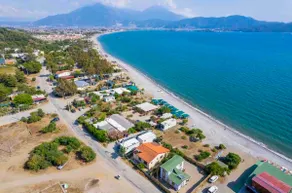 A spacious bungalow offering sea and beach comfort - Image 2