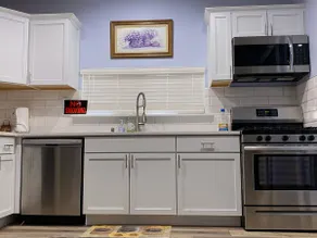 Quiet 4 bed, 2 bath, 10 mins to Lake Michigan - Image 4