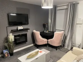 Paris Themed, 1 Bed house with allocated parking - Image 2