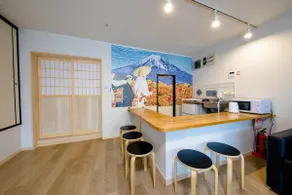 3 minutes walk from Fujisan Station, you can book a house for up to 8 people! There's also a free parking lot, so you can bring your dog! - Image 4