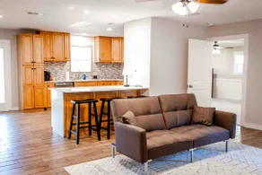 Elegant Brenham Home - Image 4