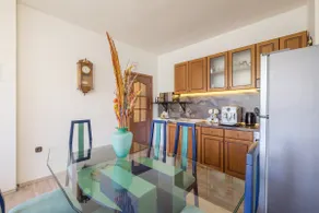 Comfortable 2 Bedroom Flat/Top Central location/ - Image 2