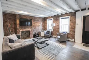 Historic 1800s Kingston Waterfront Townhouse - Image 3