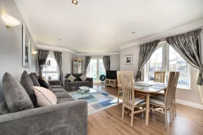 Elegant Two Bed Flat With Balcony Lagoon Views - Image 2