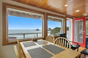 ArchRockVIEWS, contemporary light filled Cottage - Image 5