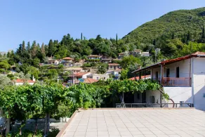 Peaceful flat with great view over Vasiliki's Bay - Image 2