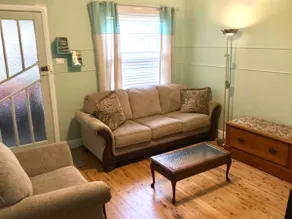Belmont Cozy Cottage:🌷Central to Everything - Image 2