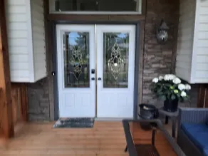 The porch place spacious suite with private entry - Image 3