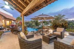 Villa Kiwi. Huge Pool, Steps To Town n Beach. 6 plus BRM 7.5 BTH 3 KCN - Image 5