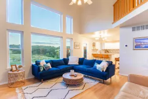 Large Luxurious Home Breathtaking Views w/ FirePit - Image 3