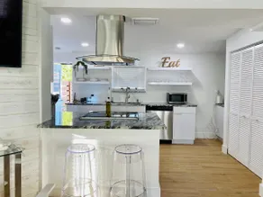 Downtown WPB Villa With Private Backyard - Image 4
