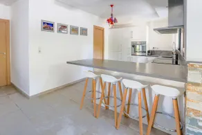 Large modern villa with hot tub - Image 2
