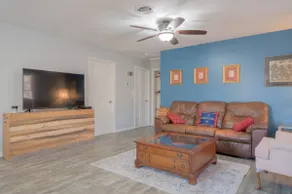 Cozy Creekside Getaway - Image 3