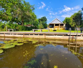 Dockside Lodge with Hot Tub Overlooking Creek - Image 3