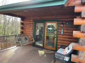 Bear Villa Lodge-Sleeps 10 comfortably, nature galore, about 25 mins to JMU - Image 3