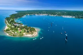 Lake Street Retreat - In town Harbor Springs - Image 2