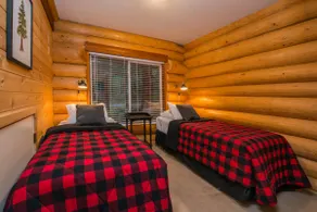 Log Chalet - Image 4