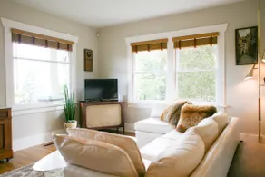 CHARMING SUN-FILLED CRAFTSMAN VIEW HOME IN TACOMA! - Image 4