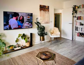 Elegant flat w/Terrace, Living Room | 5min to Tube - Image 2