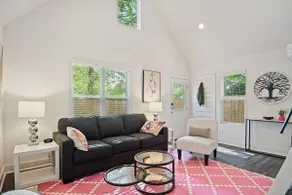 Stylish Sanctuary | Tiny Luxury in a Hip Area - Image 3